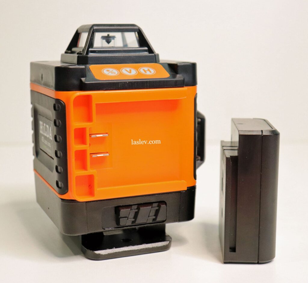 The battery mount at this laser level is shifted and is not protected.