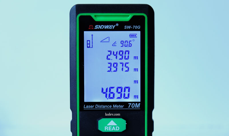 The screen of the SNDWAY SW-70G laser distance meter shows the calculation of diagonals.